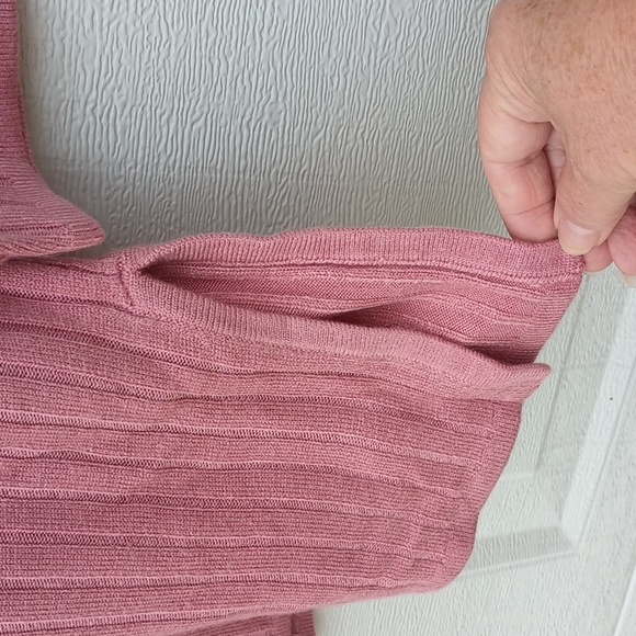 Jessica Stevens Victor Rose Pink Cashmere Look & Feel Sweater Size Medium NWT - Picture 4 of 7